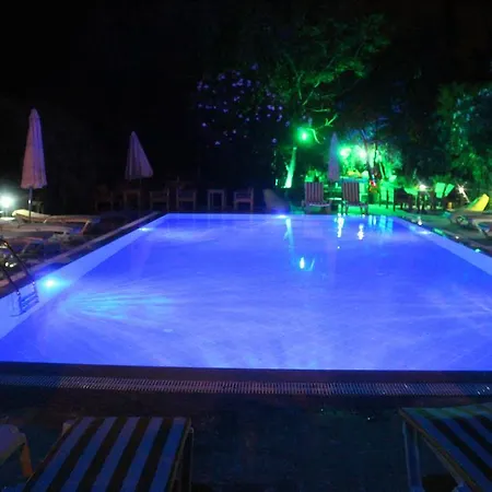 242 Gold Tower Apartmanhotel