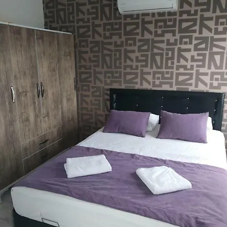242 Gold Tower Apartmanhotel *