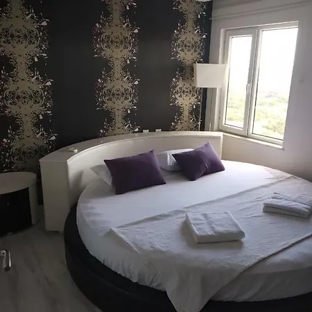Apartmanhotel 242 Gold Tower